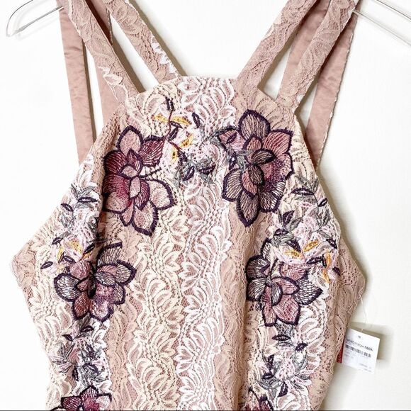 Foxiedox Lace Appliqué Mini Open Back Dress 12 - Picture 4 of 10